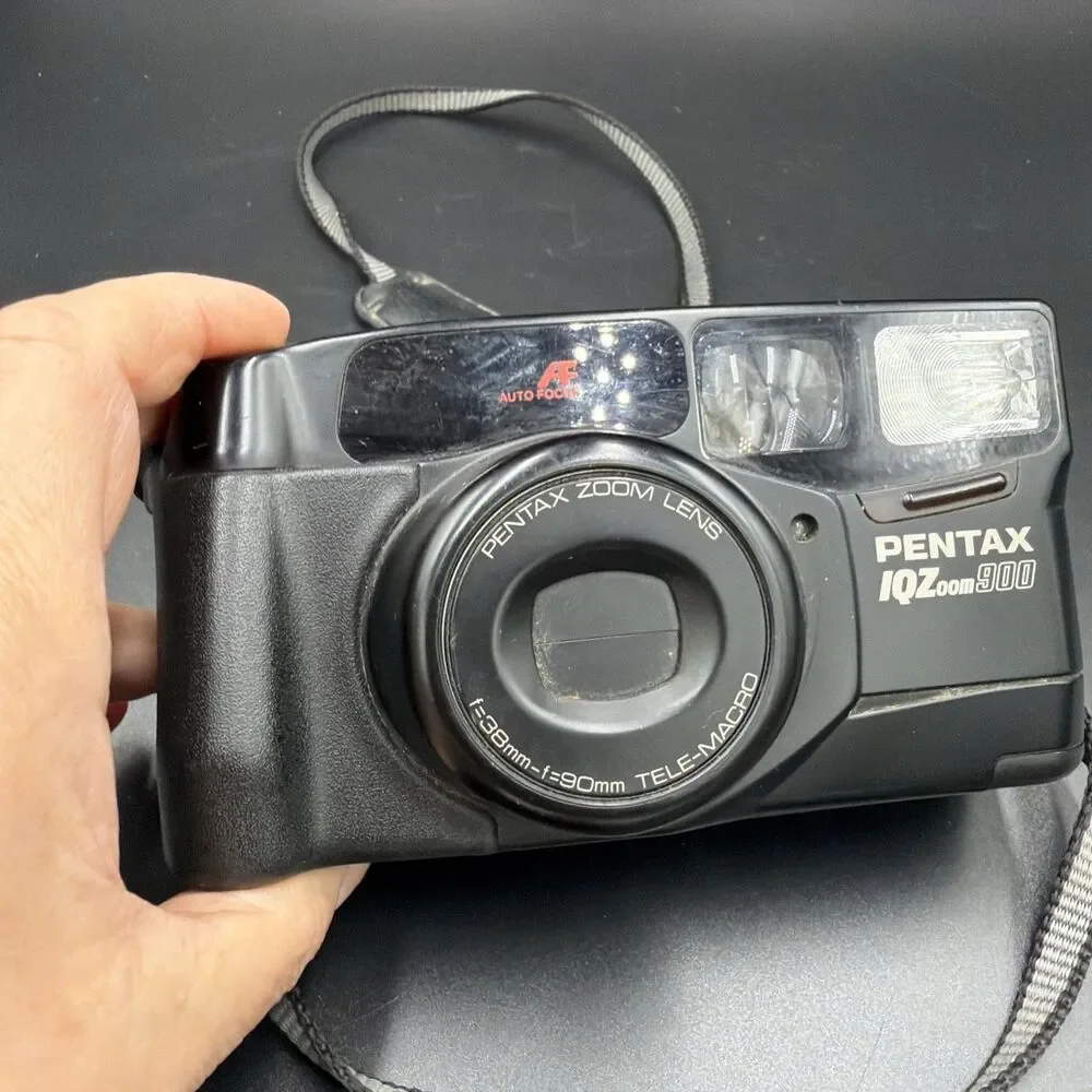 PENTAX IQZoom 900 35mm Film Camera Point & Shoot Auto Focus Flash Zoom Lens -GUC
